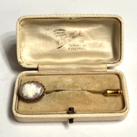 Rare Vtg.  Gold tone Cameo Stick pin with Original case - Picture 1 of 7